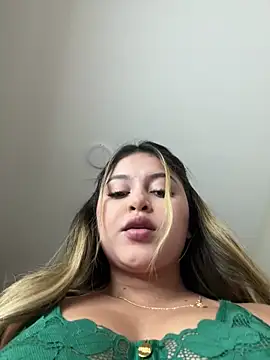 lunablossom  online show from November 14, 9:13 pm