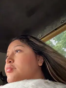 lunablossom  online show from December 5, 8:38 pm