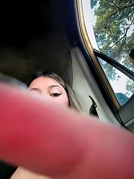 lunablossom  online show from December 13, 9:31 pm