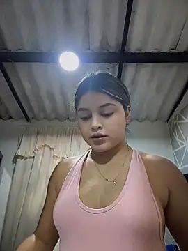 lunablossom  online show from April 7, 8:31 pm