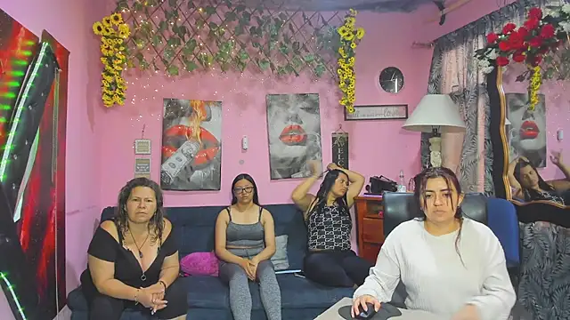 lesbiancuple online show from April 13, 11:59 am