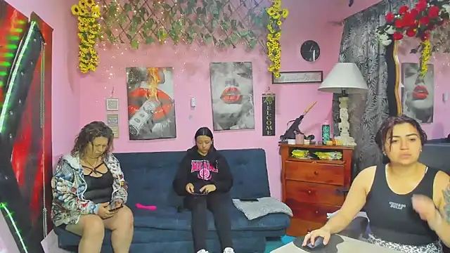 lesbiancuple online show from April 17, 11:57 am