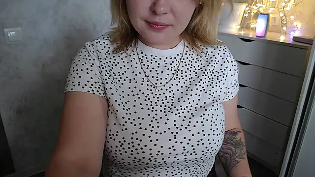 Snapshot of leeilawow chatting on May 9, 6:29 am leeilawow online show from May 9, 6:29 am