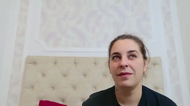 KarinaNoir online show from December 24, 2:21 am