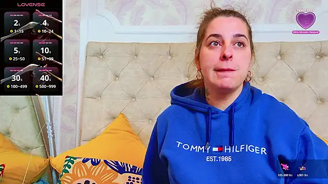 Snapshot of KarinaNoir chatting on February 4, 5:02 am KarinaNoir online show from February 4, 5:02 am