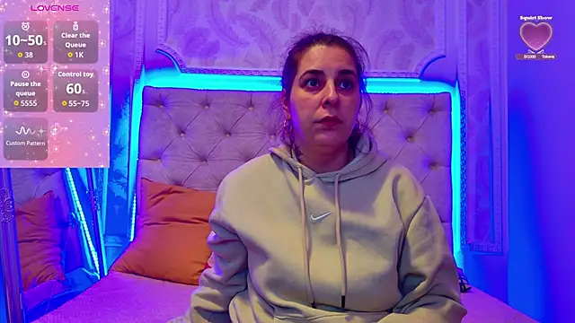 Snapshot of KarinaNoir chatting on February 10, 5:00 am KarinaNoir online show from February 10, 5:00 am