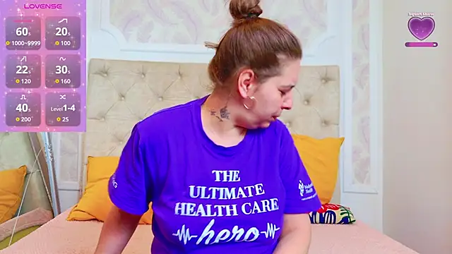 Snapshot of KarinaNoir chatting on February 12, 5:13 am KarinaNoir online show from February 12, 5:13 am