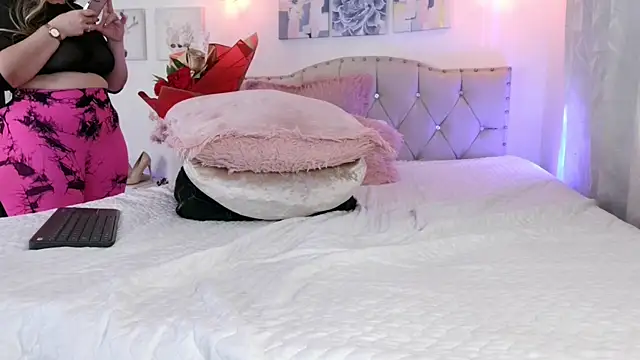 Snapshot of Dulce_Morrys chatting on February 14, 8:05 pm Dulce Morrys online show from February 14, 8:05 pm