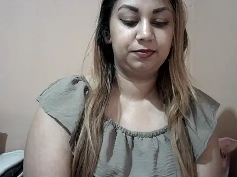 Snapshot of bellachow10 chatting on December 17, 11:38 am bellachow10 online show from December 17, 11:38 am