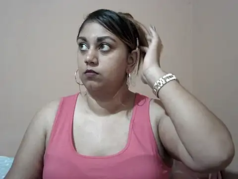 Snapshot of bellachow10 chatting on December 22, 12:24 pm bellachow10 online show from December 22, 12:24 pm