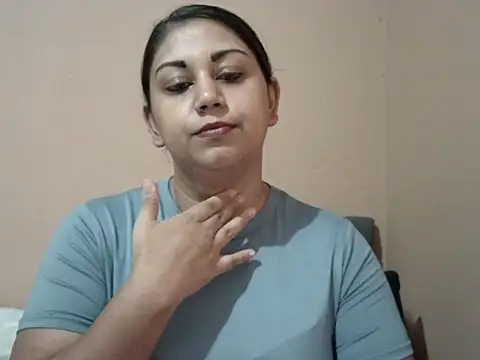 Snapshot of bellachow10 chatting on January 15, 10:31 am bellachow10 online show from January 15, 10:31 am