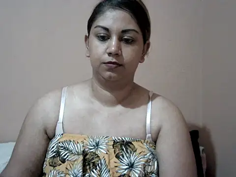 Snapshot of bellachow10 chatting on January 16, 7:45 am bellachow10 online show from January 16, 7:45 am