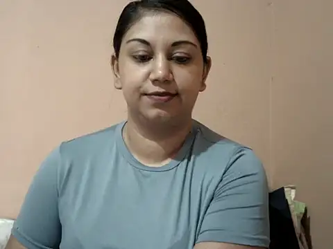 Snapshot of bellachow10 chatting on February 3, 6:22 am bellachow10 online show from February 3, 6:22 am