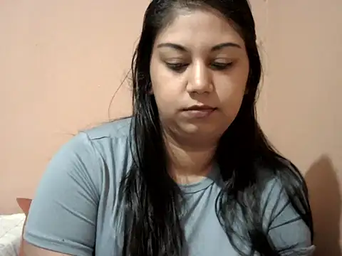 Snapshot of bellachow10 chatting on February 15, 9:41 am bellachow10 online show from February 15, 9:41 am