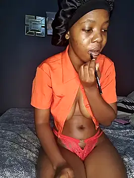 Snapshot of SheisBlacq chatting on February 13, 9:44 pm SheisBlacq online show from February 13, 9:44 pm