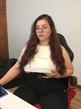 Snapshot of kayortiiz chatting on February 22, 12:12 am kayortiiz online show from February 22, 12:12 am