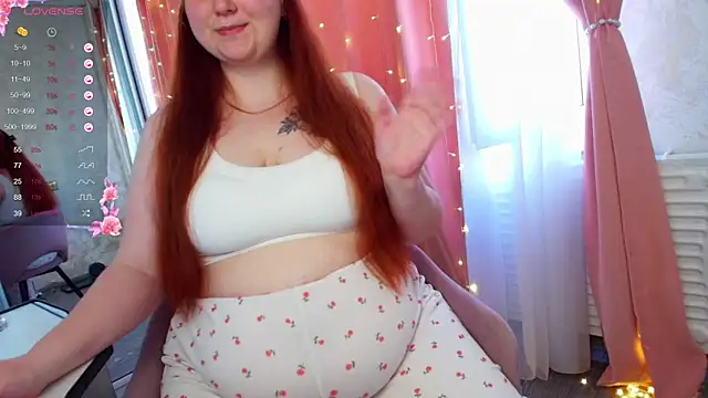 Snapshot of Mia_Bows chatting on July 5, 9:38 am Mia Bows online show from July 5, 9:38 am