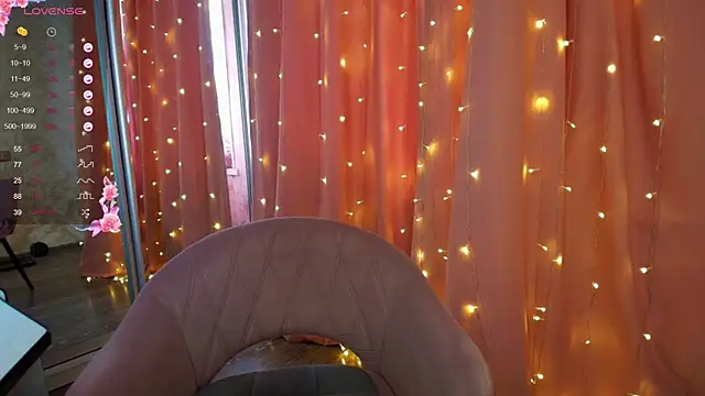 Snapshot of Mia_Bows chatting on July 19, 3:10 am Mia Bows online show from July 19, 3:10 am