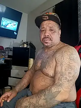 Snapshot of yellowwetfox chatting on December 27, 1:32 am yellowwetfox online show from December 27, 1:32 am