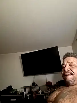 Snapshot of yellowwetfox chatting on January 5, 2:30 pm yellowwetfox online show from January 5, 2:30 pm