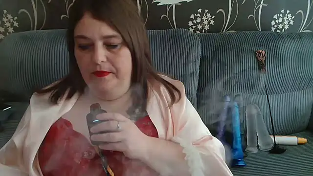 Snapshot of HouseWifeWhore_Milf chatting on September 19, 12:50 pm HouseWifeWhore Milf online show from September 19, 12:50 pm