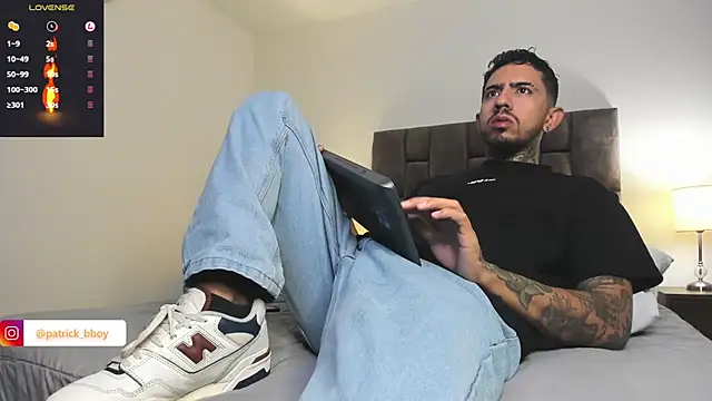 Snapshot of Evans_Osler chatting on February 28, 10:44 pm Evans Osler online show from February 28, 10:44 pm