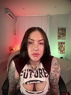 Snapshot of IvyHoney chatting on March 18, 10:57 am IvyHoney online show from March 18, 10:57 am