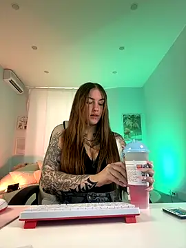Snapshot of IvyHoney chatting on September 12, 9:20 am IvyHoney online show from September 12, 9:20 am