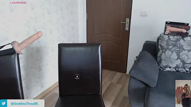 Snapshot of Goddess_Tina chatting on November 10, 8:46 am Goddess Tina online show from November 10, 8:46 am