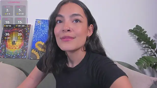 TIFFANYRUSSO online show from March 27, 4:18 am