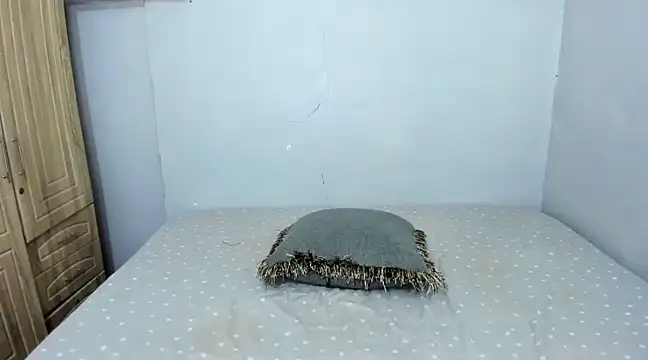 Snapshot of shantal_r0mance chatting on December 19, 8:34 am shantal r0mance online show from December 19, 8:34 am