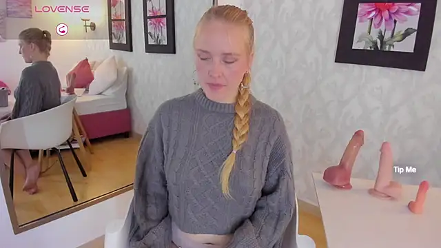 Snapshot of EmilySumer chatting on February 23, 10:17 am EmilySumer online show from February 23, 10:17 am