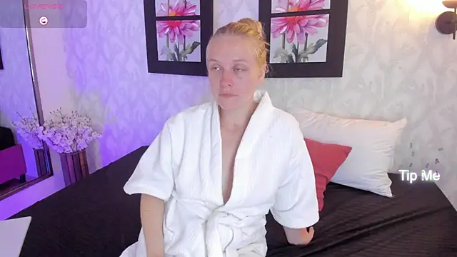 Snapshot of EmilySumer chatting on March 20, 5:57 am EmilySumer online show from March 20, 5:57 am