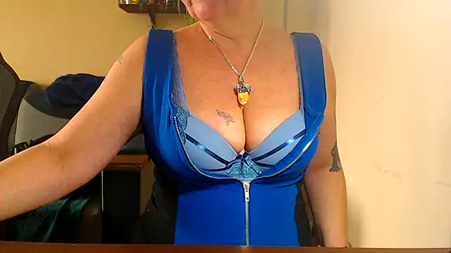 Snapshot of Diablica41 chatting on February 25, 10:04 am Diablica41 online show from February 25, 10:04 am