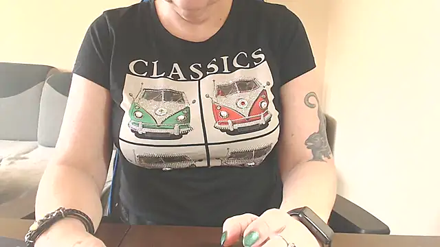 Snapshot of Diablica41 chatting on October 4, 6:33 am Diablica41 online show from October 4, 6:33 am