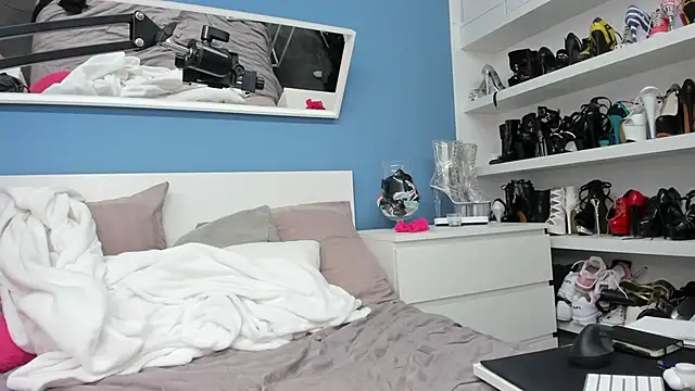 izzy-mendosa online show from January 8, 6:16 am