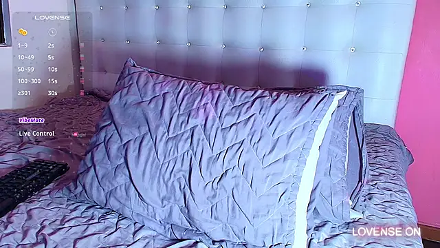 Snapshot of hornyhousekeeper_ chatting on December 5, 1:06 pm hornyhousekeeper online show from December 5, 1:06 pm
