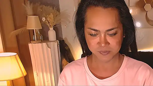 Snapshot of negrashemalexxx chatting on February 22, 8:35 am negrashemalexxx online show from February 22, 8:35 am