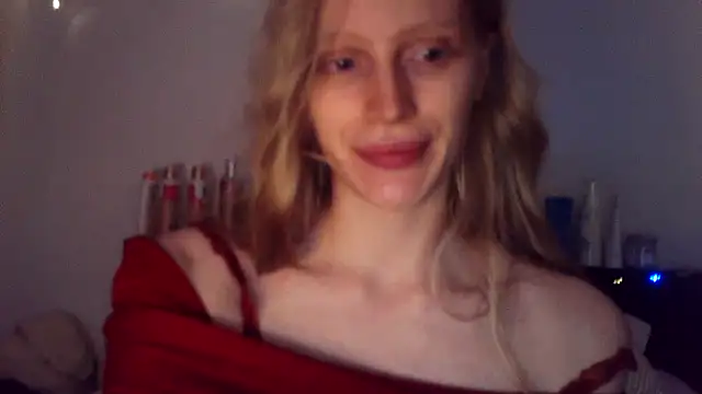 Snapshot of VeronicaJoyful chatting on December 7, 1:47 am VeronicaJoyful online show from December 7, 1:47 am