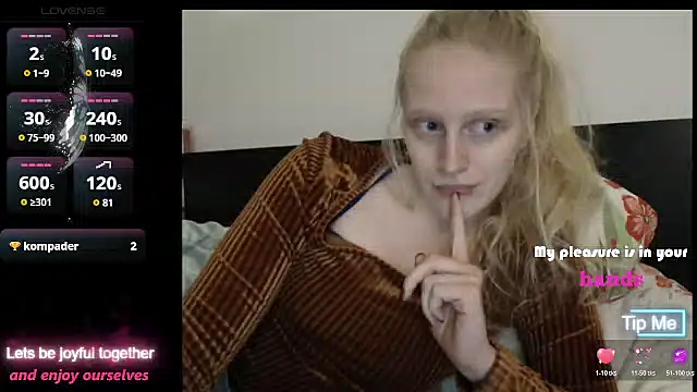 Snapshot of VeronicaJoyful chatting on November 16, 11:54 pm VeronicaJoyful online show from November 16, 11:54 pm