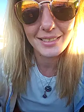 SheIsSomething online show from December 3, 11:58 pm