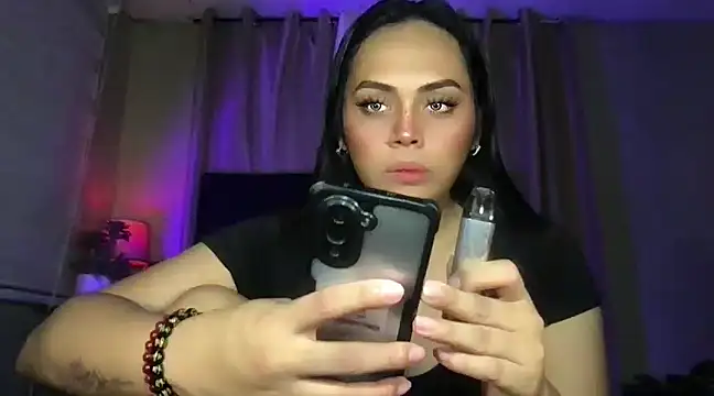 Snapshot of _MissKhimberlyXxx_ chatting on January 6, 8:14 am MissKhimberlyXxx online show from January 6, 8:14 am