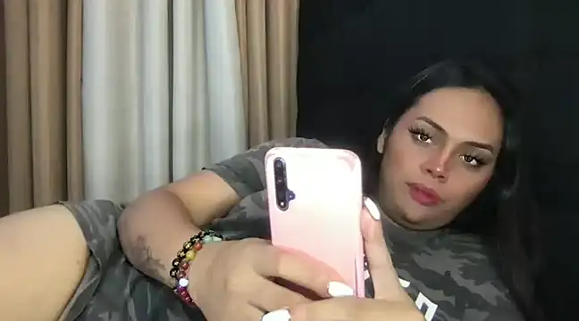 Snapshot of _MissKhimberlyXxx_ chatting on February 23, 4:35 pm MissKhimberlyXxx online show from February 23, 4:35 pm