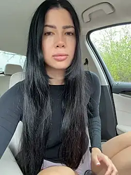 clairewntr online show from March 28, 11:10 am