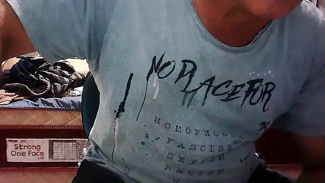 Snapshot of eduar570 chatting on January 6, 1:20 am eduar570 online show from January 6, 1:20 am