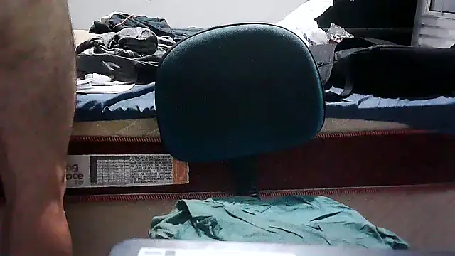 Snapshot of eduar570 chatting on February 5, 1:32 am eduar570 online show from February 5, 1:32 am