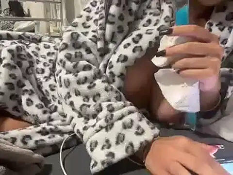 Snapshot of tbaexoxox chatting on September 22, 2:13 am tbaexoxox online show from September 22, 2:13 am