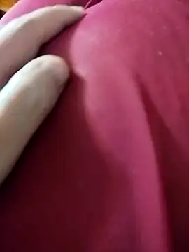 Snapshot of LovlyAnnie chatting on November 17, 10:10 am LovlyAnnie online show from November 17, 10:10 am