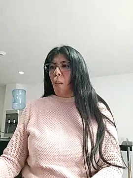 aisha latina online show from October 28, 3:36 pm