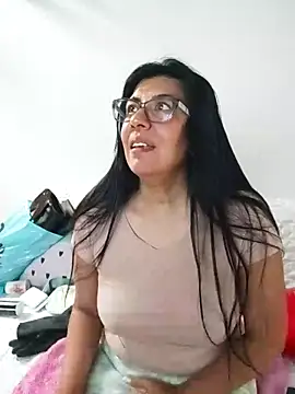 aisha latina online show from December 22, 2:36 pm